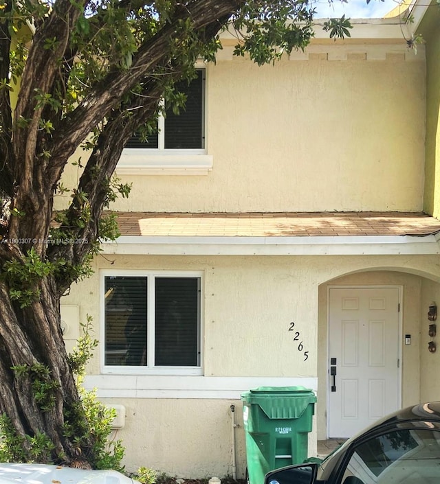property entrance featuring stucco siding