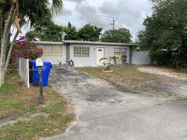 519 S 61st Ave, Hollywood, FL 33023 - single story home featuring fence, stucco siding, and driveway