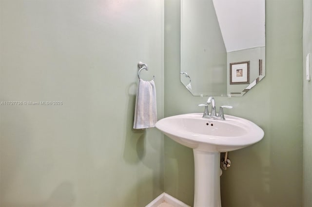 4346 Cascada Cir, Cooper City, FL 33024 - bathroom with a sink