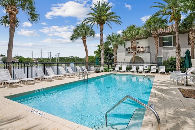 4346 Cascada Cir, Cooper City, FL 33024 - community pool with fence and a patio