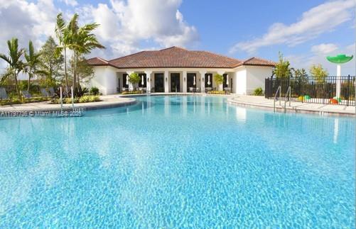 4346 Cascada Cir, Cooper City, FL 33024 - community pool with fence