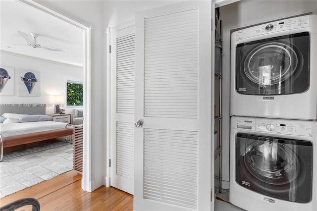 4532 Sheridan Ave, Miami Beach, FL 33140 - laundry area featuring stacked washing machine and dryer, ceiling fan, and wood finished floors