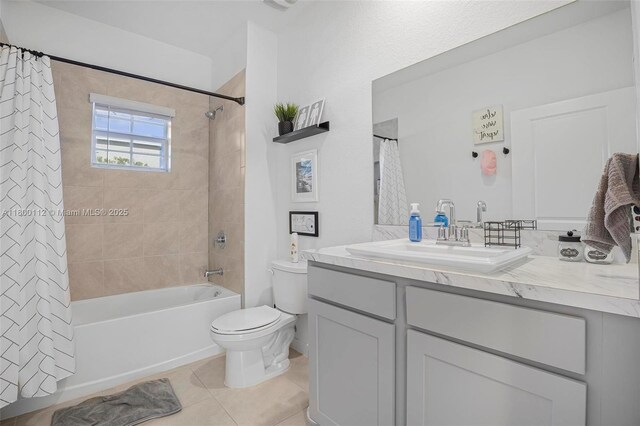 550 NE 4th Ave, Florida City, FL 33034 - carpeted bedroom featuring baseboards