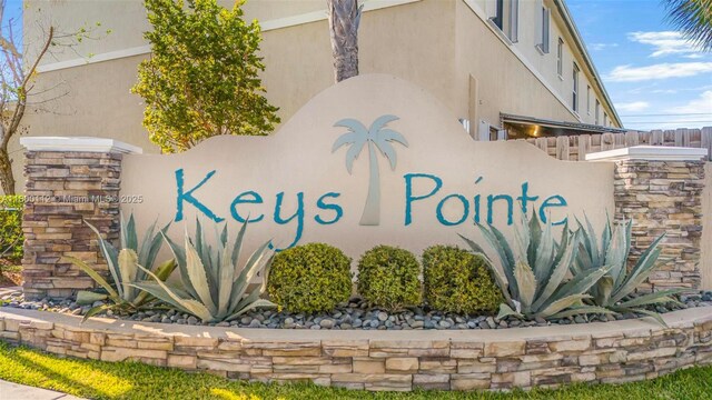 550 NE 4th Ave, Florida City, FL 33034 - drone / aerial view of a pool