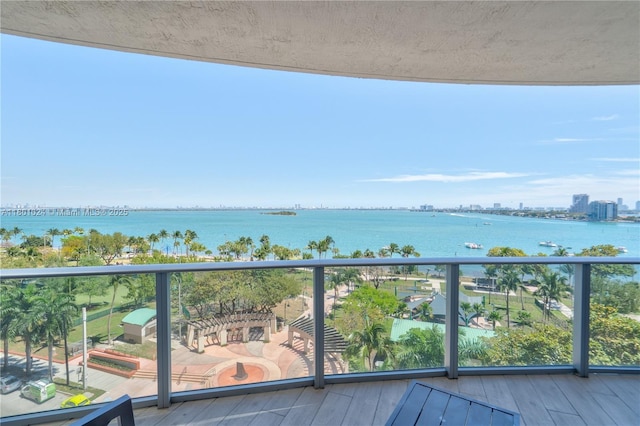 488 NE 18th St Unit 715, Miami, FL 33132 - balcony featuring a water view and a view of city