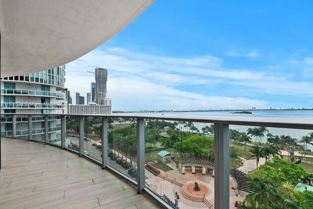488 NE 18th St Unit 715, Miami, FL 33132 - balcony featuring a water view and a city view