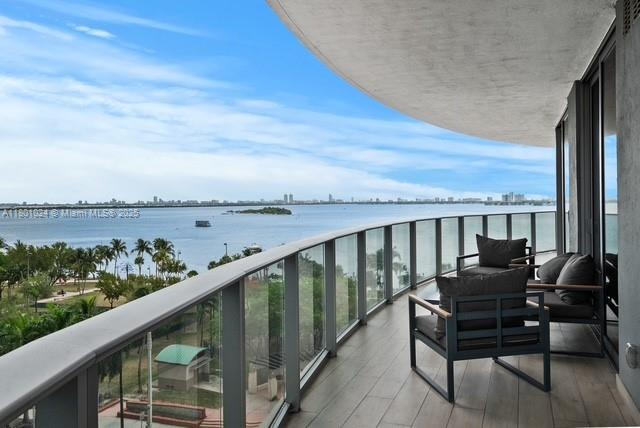 488 NE 18th St Unit 715, Miami, FL 33132 - balcony featuring a water view