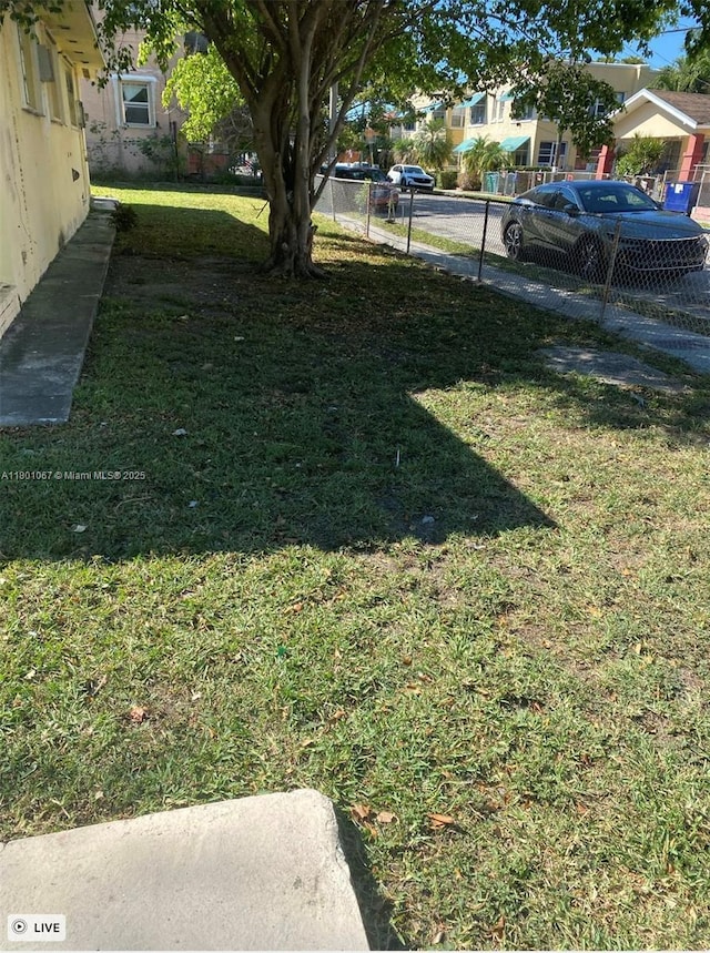1268 SW 4th St, Miami, FL 33135 - view of yard