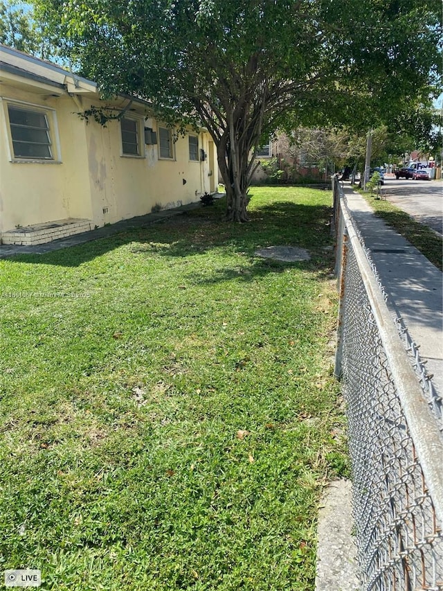 1268 SW 4th St, Miami, FL 33135 - view of yard