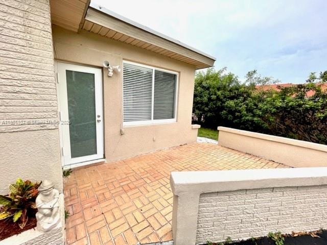 1900 NE 180th St, North Miami Beach, FL 33162 - view of patio / terrace