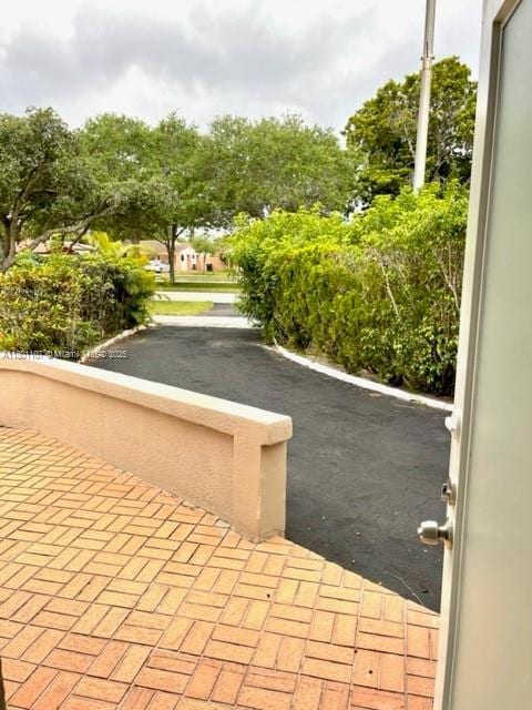 1900 NE 180th St, North Miami Beach, FL 33162 - view of patio
