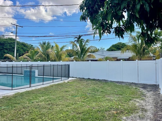 1900 NE 180th St, North Miami Beach, FL 33162 - view of yard