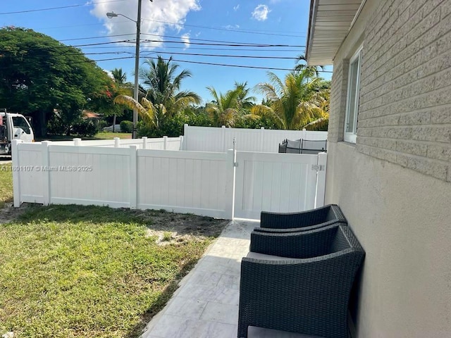 1900 NE 180th St, North Miami Beach, FL 33162 - view of yard