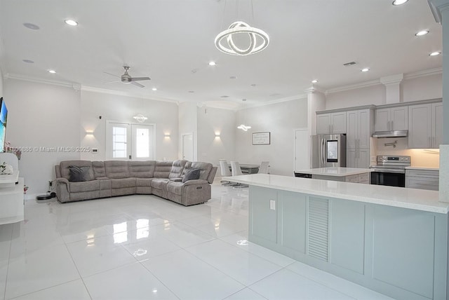 living room with crown molding, light tile patterned flooring, ceiling fan, and recessed lighting