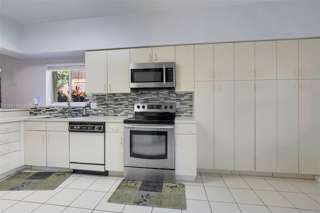 23158 Island Vw Unit 1, Boca Raton, FL 33433 - kitchen featuring stainless steel appliances, light countertops, a sink, and tasteful backsplash