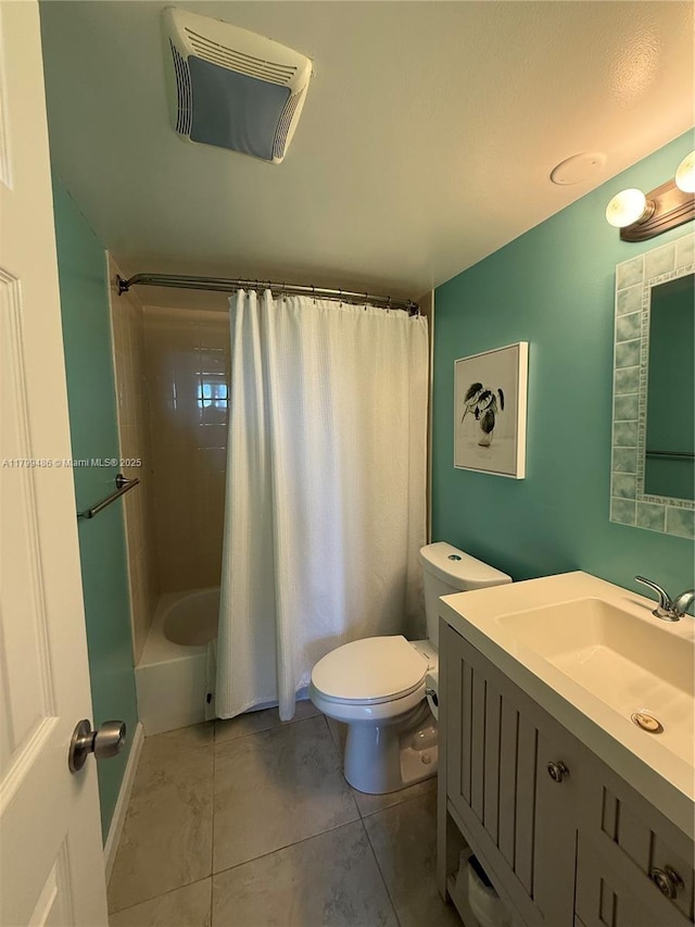 400 SE 10th St Unit 214, Deerfield Beach, FL 33441 - full bath featuring toilet, vanity, shower / bathtub combination with curtain, and tile patterned flooring