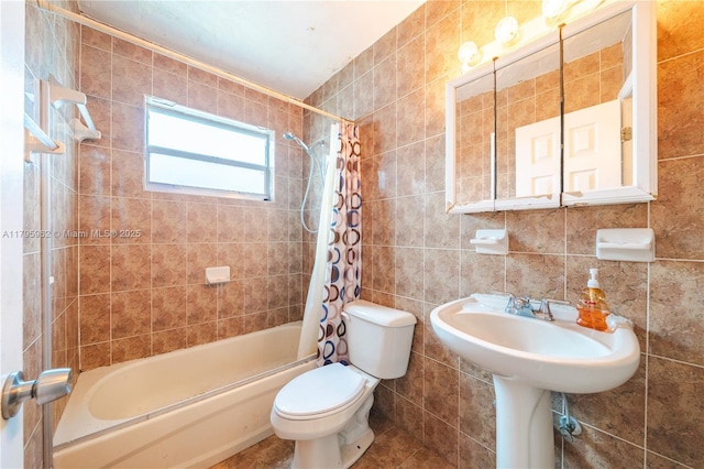 18000 NW 6th Pl, Miami Gardens, FL 33169 - full bath with tile walls, toilet, shower / bath combo with shower curtain, and tile patterned flooring
