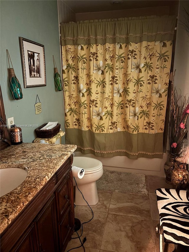 bathroom with vanity, toilet, and shower / bath combo