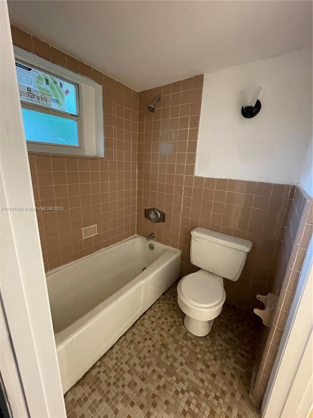 7841 Dunham Blvd Unit 6, Miami, FL 33138 - full bath featuring tile walls, toilet, and shower / tub combination