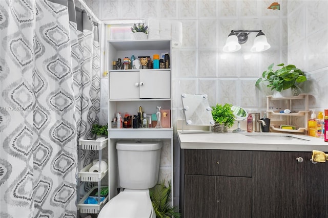621 E 8th St, Hialeah, FL 33010 - full bathroom with vanity and a shower with curtain