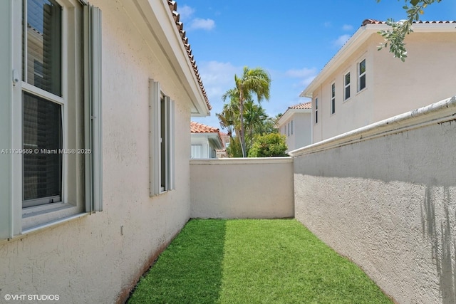 1576 Breakwater Ter, Hollywood, FL 33019 - view of yard