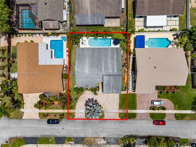2421 NW 102nd Way, Pembroke Pines, FL 33026 - aerial overview of property's location with a pool and property boundaries highlighted