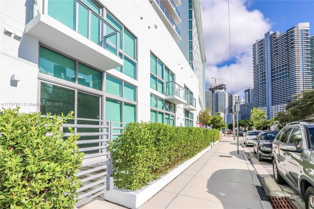 1600 SW 1st Ave Unit Th-07, Miami, FL 33129 - bathroom with toilet, vanity, shower / bath combination, and tile patterned floors