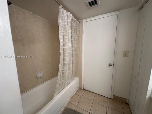 4632 NW 97th Pl Unit 262, Doral, FL 33178 - full bath featuring tile patterned flooring and shower / bath combo with shower curtain