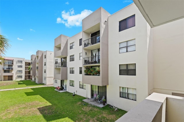 view of apartment building / complex
