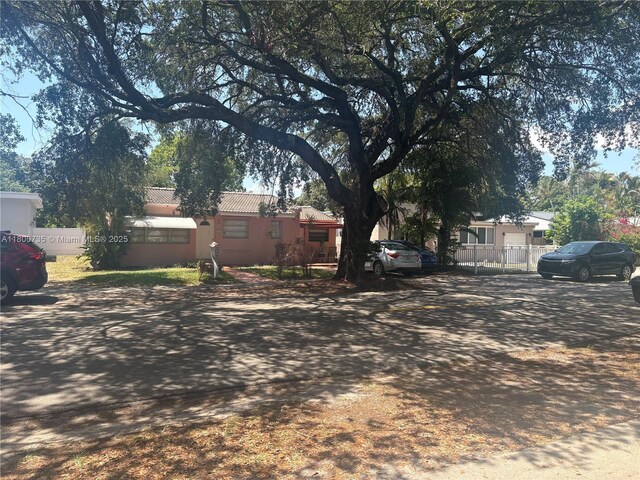 2530 Washington St, Hollywood, FL 33020 - view of yard featuring fence