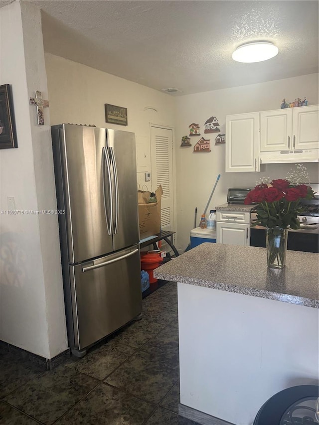 2530 Washington St, Hollywood, FL 33020 - kitchen with appliances with stainless steel finishes, white cabinetry, under cabinet range hood, a textured ceiling, and a peninsula