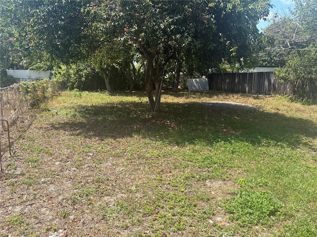 2530 Washington St, Hollywood, FL 33020 - view of yard featuring fence
