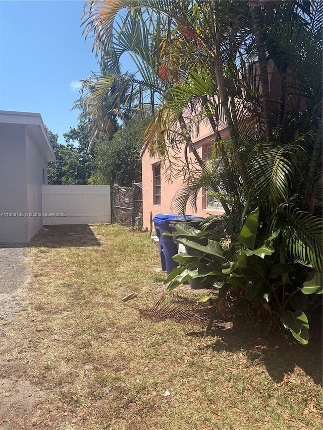 2530 Washington St, Hollywood, FL 33020 - view of yard