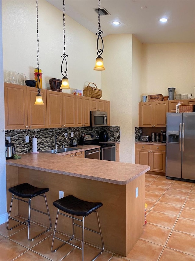 13135 SW 218th Ter, Miami, FL 33170 - kitchen with stainless steel appliances, a sink, tasteful backsplash, a peninsula, and recessed lighting