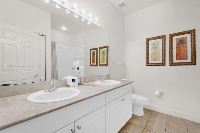 2950 Lucayan Harbour Cir Unit 107, Kissimmee, FL 34746 - full bath featuring tile patterned flooring, toilet, double vanity, curtained shower, and baseboards