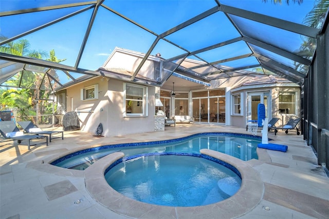 2623 Oakbrook Dr, Weston, FL 33332 - view of swimming pool with a pool with connected hot tub, a patio area, ceiling fan, and glass enclosure
