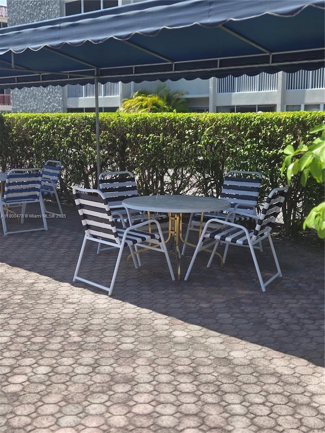 215 SE 3rd Ave Unit 401D, Hallandale Beach, FL 33009 - view of patio with outdoor dining area