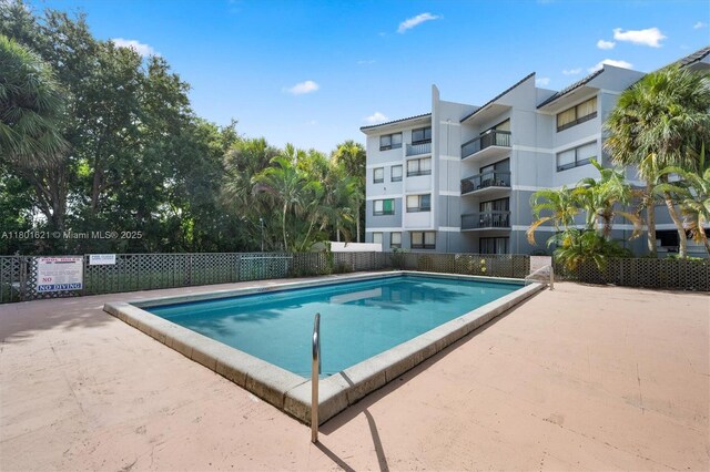 1850 N Congress Ave Unit 311, West Palm Beach, FL 33401 - community pool with fence