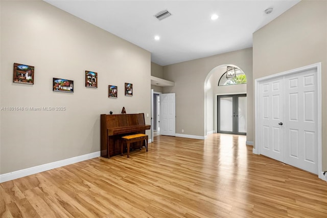 782 Lake Blvd, Weston, FL 33326 - entryway featuring arched walkways, light wood-style flooring, baseboards, a towering ceiling, and recessed lighting