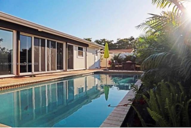 314 SE 4th St, Dania Beach, FL 33004 - view of outdoor pool