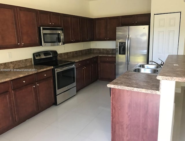 15400 SW 176th Ln, Miami, FL 33187 - kitchen featuring appliances with stainless steel finishes, a sink, and a kitchen island with sink