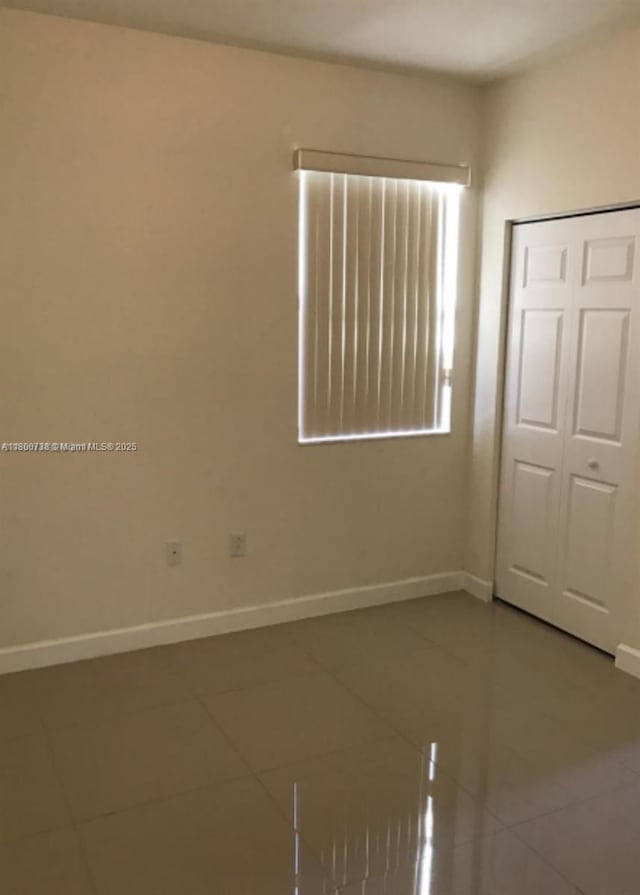 15400 SW 176th Ln, Miami, FL 33187 - tiled empty room featuring baseboards