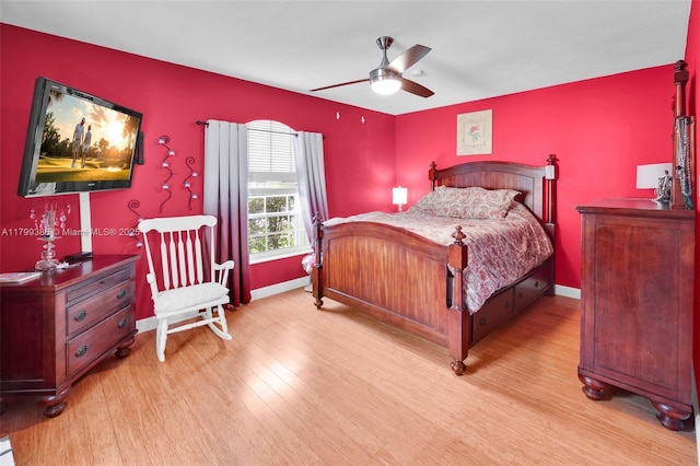 bedroom with light wood-style floors, baseboards, and ceiling fan