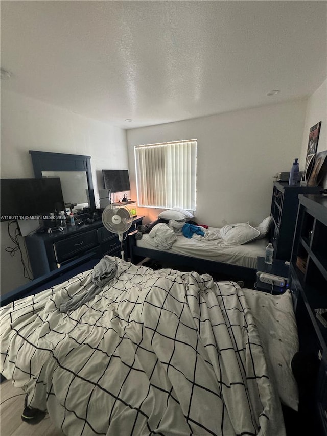 8098 NW 99th Ter, Hialeah Gardens, FL 33016 - bedroom with a textured ceiling
