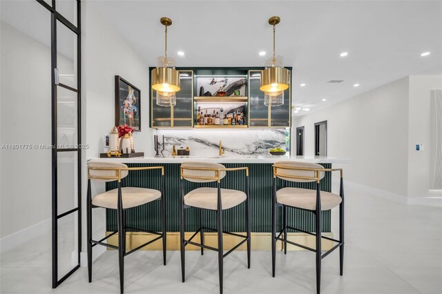 4430 Casper Ct, Hollywood, FL 33021 - indoor wet bar with recessed lighting, decorative backsplash, and decorative light fixtures