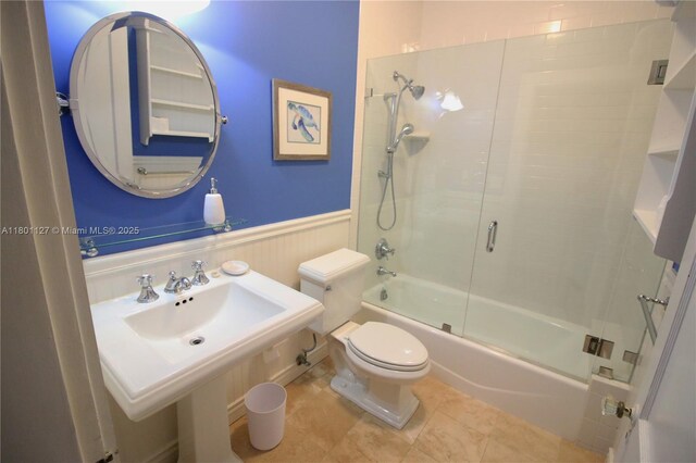 804 SE 10th St, Fort Lauderdale, FL 33316 - full bath featuring wainscoting, toilet, enclosed tub / shower combo, and a sink