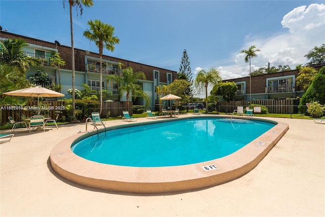 9631 SW 77th Ave Unit 303C, Miami, FL 33156 - community pool with a patio