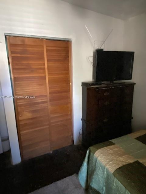 carpeted bedroom featuring a closet