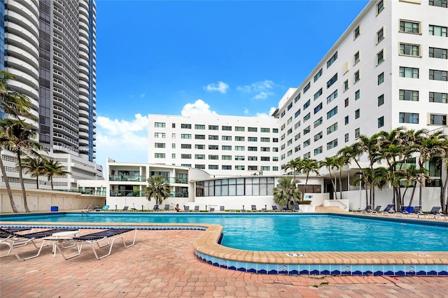 6345 Collins Ave Unit 522, Miami Beach, FL 33141 - view of community pool