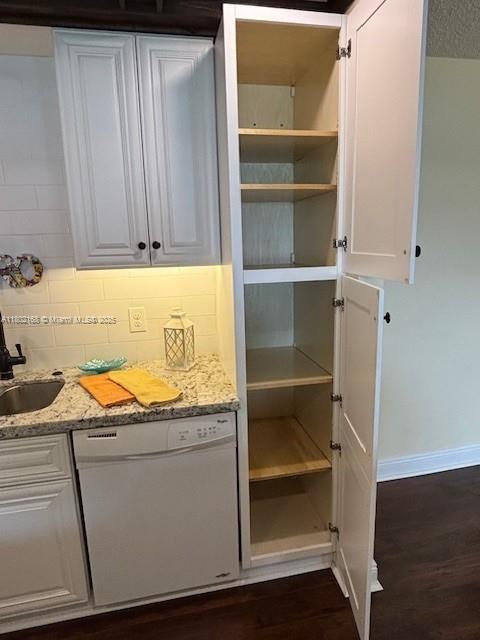 pantry featuring a sink
